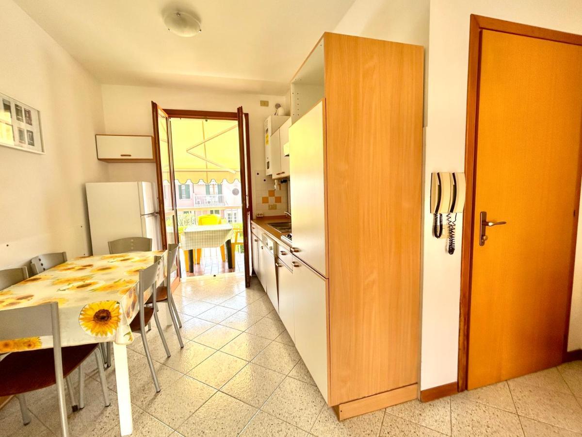 Seaside Terrace & Pool Getaway Apartment Кавалино-Трепорти Екстериор снимка